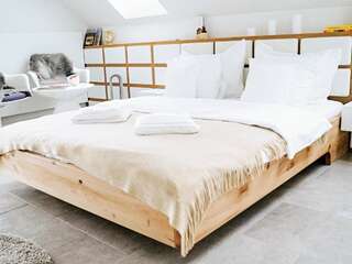 Отели типа «постель и завтрак» Zimowy Domek Boutique Rooms - Adults Only Vege Сверадув-Здруй Двухместный номер Делюкс с 1 кроватью и балконом-2