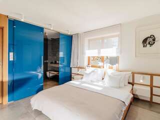 Отели типа «постель и завтрак» Zimowy Domek Boutique Rooms - Adults Only Vege Сверадув-Здруй Двухместный номер Делюкс с 1 кроватью и балконом-3